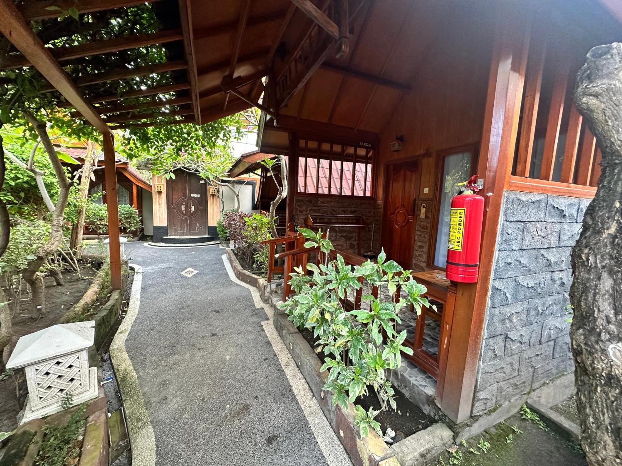 Sunny Rose Bungalows Gili Air - Adults Only Екстериор снимка